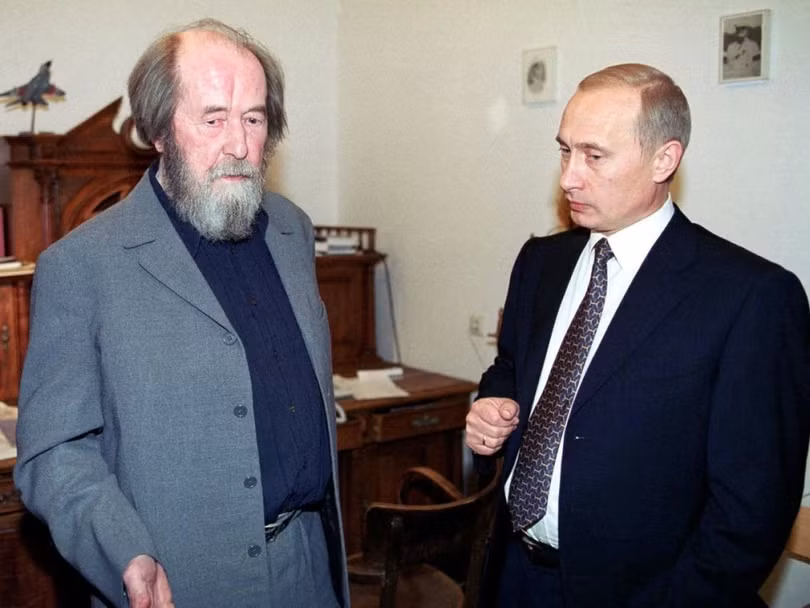 Ông Dugin được cho là người có ảnh hưởng mạnh mẽ về tư tưởng đối với Tổng thống Nga Putin (Ảnh: QQ). Ông Dugin được cho là người có ảnh hưởng mạnh mẽ về tư tưởng đối với Tổng thống Nga Putin (Ảnh: QQ).
