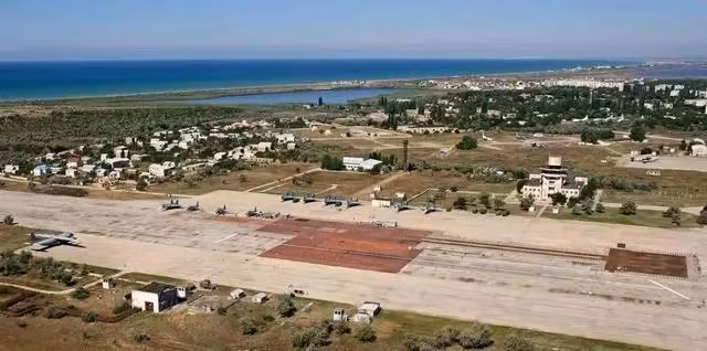 Một phần căn cứ không quân Saky của Nga ở Crimea (Ảnh: QQ). Một phần căn cứ không quân Saky của Nga ở Crimea (Ảnh: QQ).