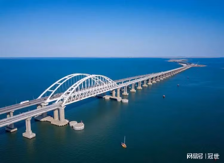 Cầu Kerch nối nội địa Nga với bán đảo Crimea (Ảnh: 163). Cầu Kerch nối nội địa Nga với bán đảo Crimea (Ảnh: 163).