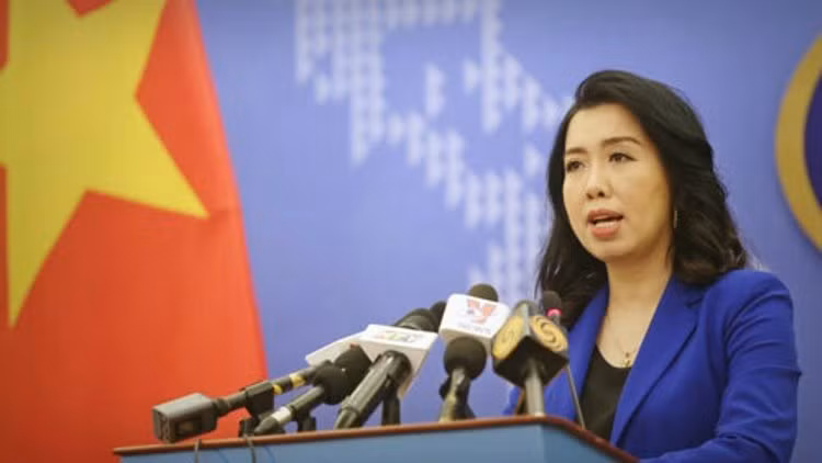 Người phát ngôn Lê thị Thu Hằng: hành động của tàu công vụ Trung Quốc đã xâm phạm chủ quyền của Việt Nam đối với quần đảo Hoàng Sa, gây thiệt hại về tài sản, đe dọa an toàn tính mạng và lợi ích hợp pháp của ngư dân Việt Nam (Ảnh: BNGVN).