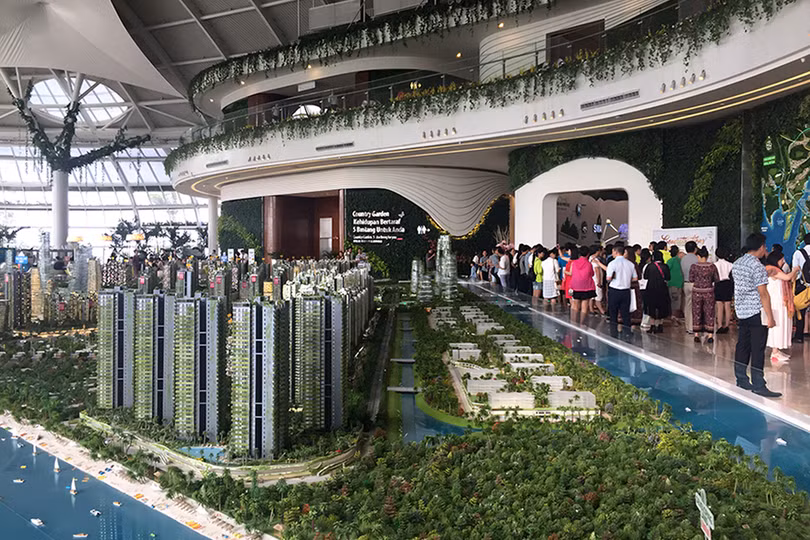 Khách Trung Quốc đến tham quan và mua nhà trong Dự án Forest City trước đây