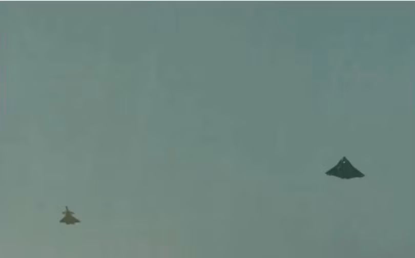 Bay cung J-20.png