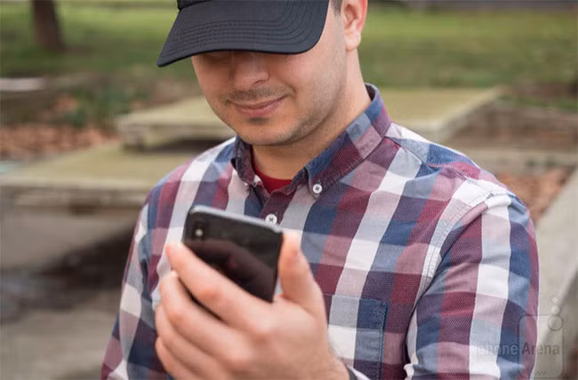 Smartphone nào có tính năng mở khóa bằng khuôn mặt chuẩn nhất? ảnh 1