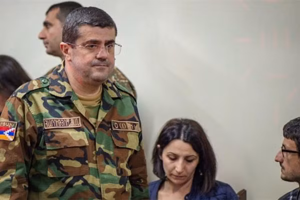Tổng thống Arayik Harutyunyan của “Cộng hòa Nagorno-Karabakh”: ký thỏa thuận ngừng bắn là cách tốt nhất đối với Armenia (Ảnh: Sohu). Tổng thống Arayik Harutyunyan của “Cộng hòa Nagorno-Karabakh”: ký thỏa thuận ngừng bắn là cách tốt nhất đối với Armenia (Ảnh: Sohu).