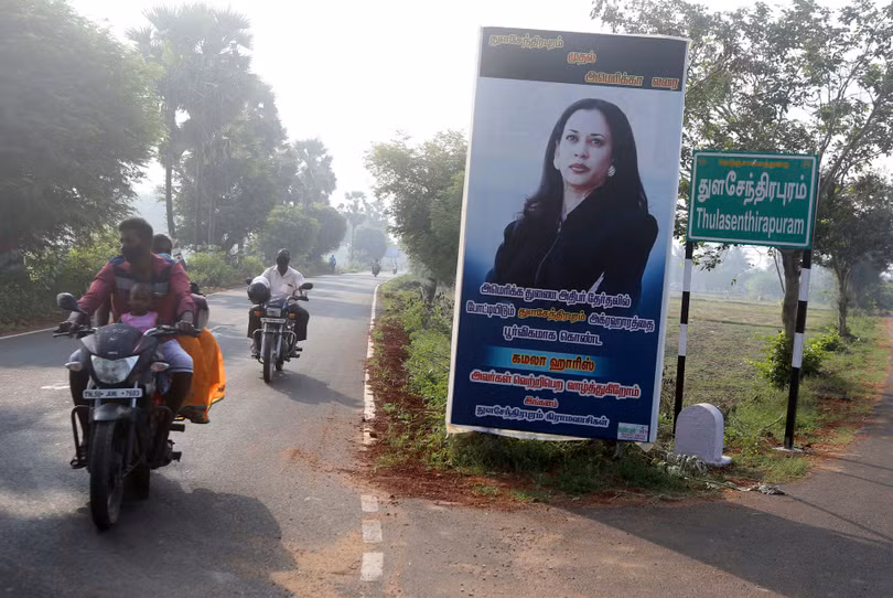 Biển quảng cáo ủng hộ bà Kamala Harris ở quê ngoại, bang Tamin Nadu, Ấn Độ (Ảnh: AP)