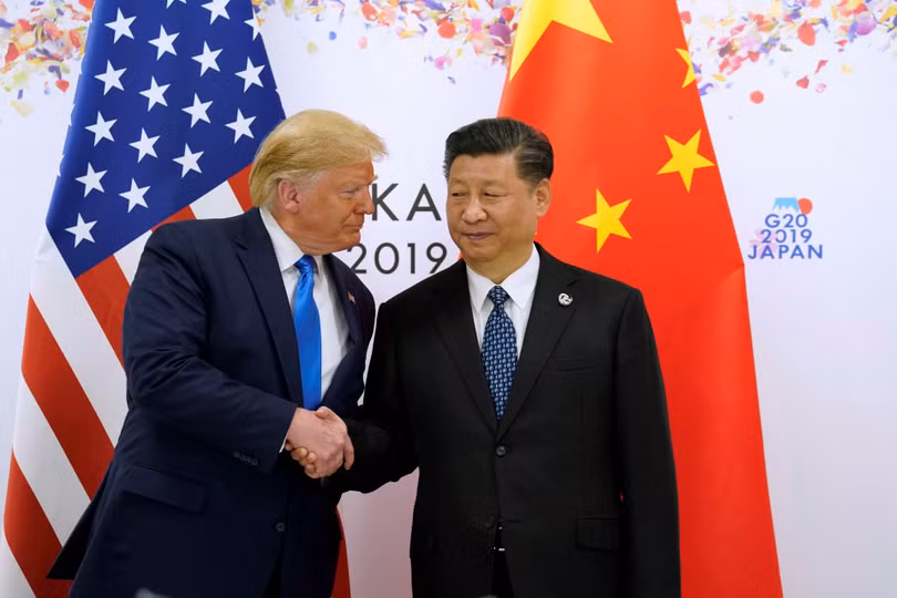 Dưới thời Tổng thống Donald Trump, quan hệ Mỹ - Trung đã ở vào tình trạng tồi tệ nhất trong nhiều năm qua. Trong ảnh: hai ông Donald Trump và Tập Cận Bình gặp nhau tại Hội nghị thượng đỉnh G20, Osaka, 29/6/2019 (Ảnh: Reuters).