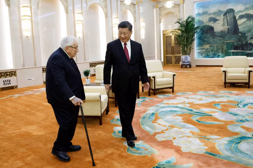Trung Quốc đã đón ông Kissinger sang thăm hơn 80 lần. Trong ảnh, chủ tịch Trung Quốc Tập Cận Bình tiếp Kissinger tại Đại lễ đường Nhân dân ngày 8/11/2018 (Ảnh: Reuters). Trung Quốc đã đón ông Kissinger sang thăm hơn 80 lần. Trong ảnh, chủ tịch Trung Quốc Tập Cận Bình tiếp Kissinger tại Đại lễ đường Nhân dân ngày 8/11/2018 (Ảnh: Reuters).