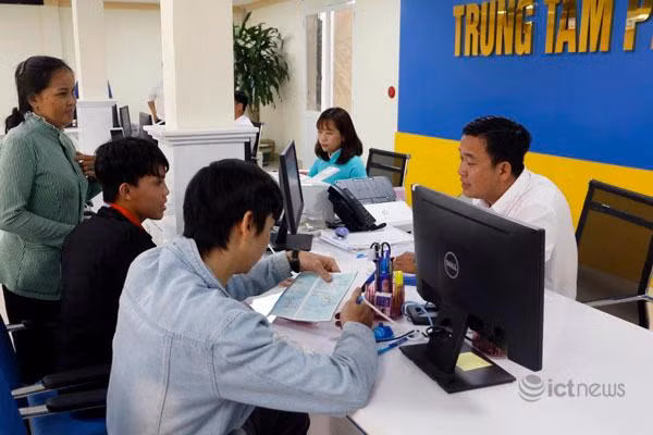 Các sở, ngành, địa phương tại Vĩnh Long sẽ tăng cường hỗ trợ, hướng dẫn người dân, doanh nghiệp nộp hồ sơ trực tuyến mức 3, 4. (Ảnh: Sở TT&TT Vĩnh Long) Các sở, ngành, địa phương tại Vĩnh Long sẽ tăng cường hỗ trợ, hướng dẫn người dân, doanh nghiệp nộp hồ sơ trực tuyến mức 3, 4. (Ảnh: Sở TT&TT Vĩnh Long)