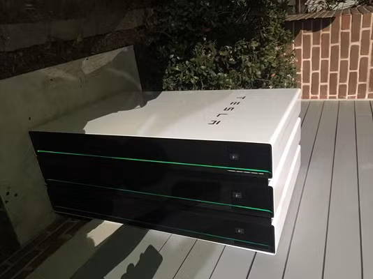 Powerwall 2 có thể cấp điện cả ngày cho một căn hộ 4 phòng ngủ. Powerwall 2 có thể cấp điện cả ngày cho một căn hộ 4 phòng ngủ.