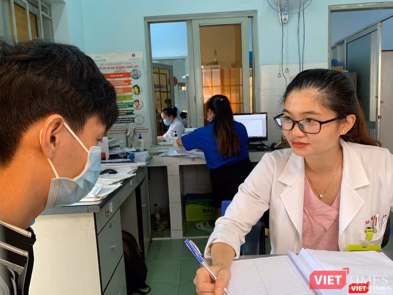 Tư vấn và điều trị tốt cho người nhiễm HIV giúp sớm khống chế căn bệnh này Tư vấn và điều trị tốt cho người nhiễm HIV giúp sớm khống chế căn bệnh này