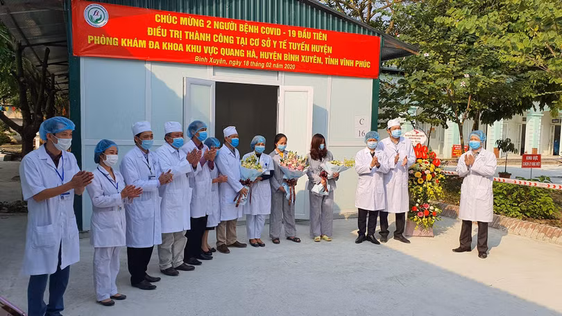 Niềm vui của các bệnh nhân COVID-19 ngày ra viện