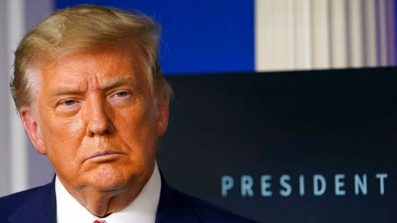Nguyên tổng thống Donald Trump từng được chương trình XCheck "bảo hộ" khi ông còn đương chức, nhưng sau đó đã bị Facebook "cấm cửa" ngay khi hết nhiệm kỳ (Ảnh: AP). Nguyên tổng thống Donald Trump từng được chương trình XCheck "bảo hộ" khi ông còn đương chức, nhưng sau đó đã bị Facebook "cấm cửa" ngay khi hết nhiệm kỳ (Ảnh: AP).