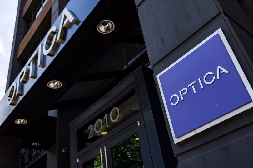 Optica bi cao buoc.jpg