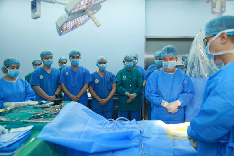 2 Các bs thực hiện tri ân người hiến tạng 2.JPG