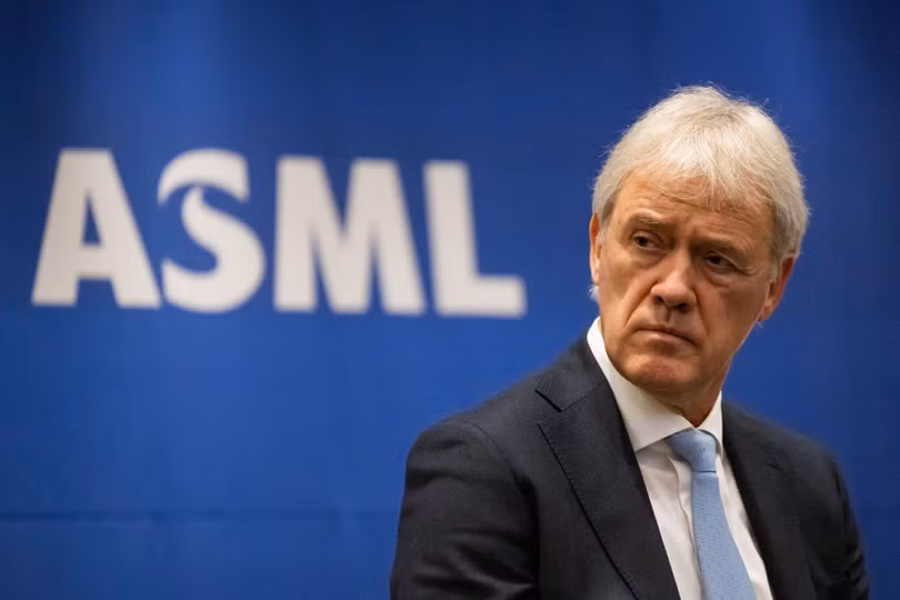 Peter Wennink, CEO nhà sản xuất thiết bị chip Hà Lan ASML, tham dự cuộc họp báo tại Seoul ngày 15/11/2022. Ảnh: Bloomberg Peter Wennink, CEO nhà sản xuất thiết bị chip Hà Lan ASML, tham dự cuộc họp báo tại Seoul ngày 15/11/2022. Ảnh: Bloomberg