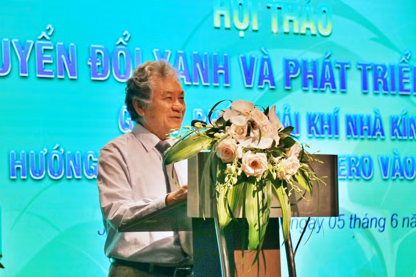 PGS.TS Trương Mạnh Tiến, Ủy viên Đoàn Chủ tịch VUSTA – Tổng Biên tập Tạp chí Kinh tế môi trường phát biểu tại hội thảo. Ảnh: Phương Thảo.