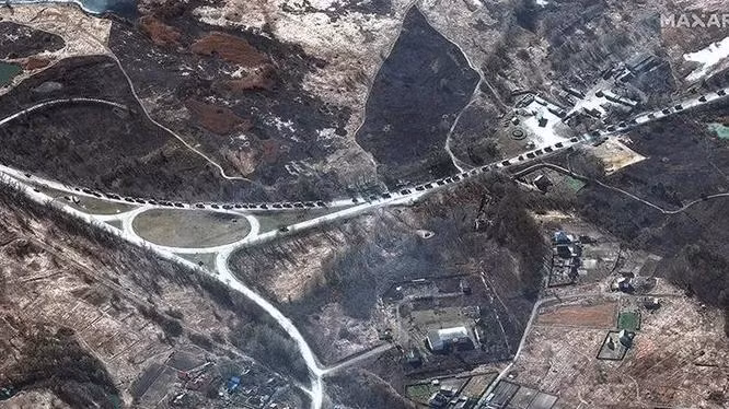Đoàn xe Nga dài 64km đang tiến về Kiev (Ảnh: MAXAR)