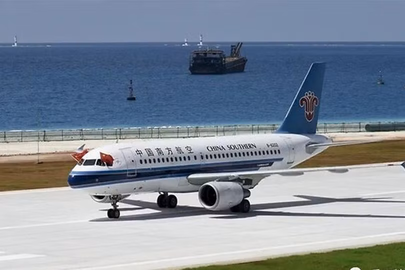 Máy bay khách của hãng Hàng không Phương Nam (Quảng Đông) hạ cánh xuống sân bay Vành Khăn (Dwnews). Máy bay khách của hãng Hàng không Phương Nam (Quảng Đông) hạ cánh xuống sân bay Vành Khăn (Dwnews).