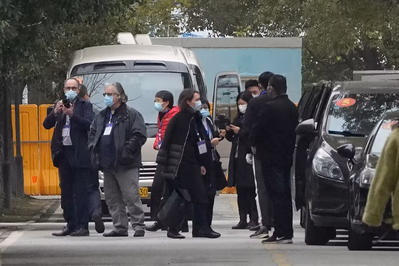 Nhân viên đoàn điều tra WHO hoạt động ở Vũ Hán (Ảnh: Reuters). Nhân viên đoàn điều tra WHO hoạt động ở Vũ Hán (Ảnh: Reuters).
