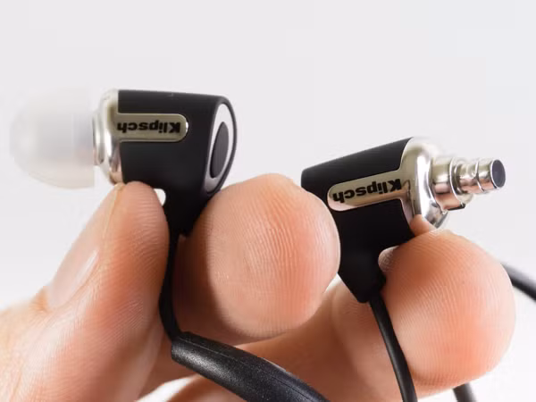 Klipsch R6 In-ear Bluetooth cũng cung cấp sẵn các tùy chọn kích cỡ đệm silicon đa dạng để người dùng lựa chọn.