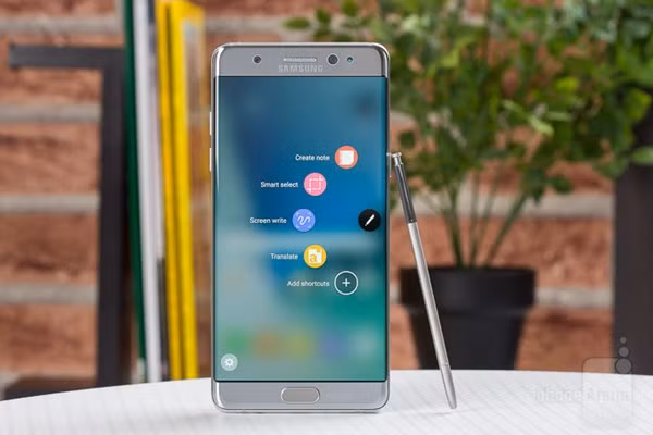 Nguyên nhân cháy nổ của chiếc Galaxy Note 7 đã được tìm thấy song vẫn chưa đến thời điểm công bố. Nguyên nhân cháy nổ của chiếc Galaxy Note 7 đã được tìm thấy song vẫn chưa đến thời điểm công bố.