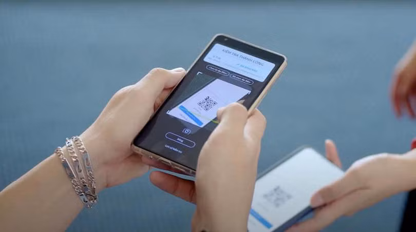 Hà Nội hiện đã có 309.301 điểm đăng ký quét mã QR, tăng 53.574 điểm so với ngày 15/9 - thời điểm thành phố bắt buộc người vào ra các cơ sở kinh doanh phải quét mã QR. (Ảnh minh họa) Hà Nội hiện đã có 309.301 điểm đăng ký quét mã QR, tăng 53.574 điểm so với ngày 15/9 - thời điểm thành phố bắt buộc người vào ra các cơ sở kinh doanh phải quét mã QR. (Ảnh minh họa)