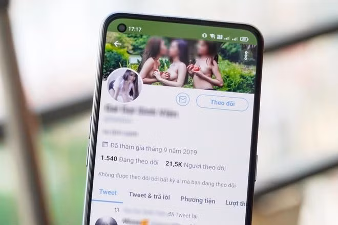 Twitter được xem là nơi mà các tú ông, tú bà dùng để lôi kéo người dùng tham gia vào các hội nhóm kín của họ trên Telegram. Twitter được xem là nơi mà các tú ông, tú bà dùng để lôi kéo người dùng tham gia vào các hội nhóm kín của họ trên Telegram.