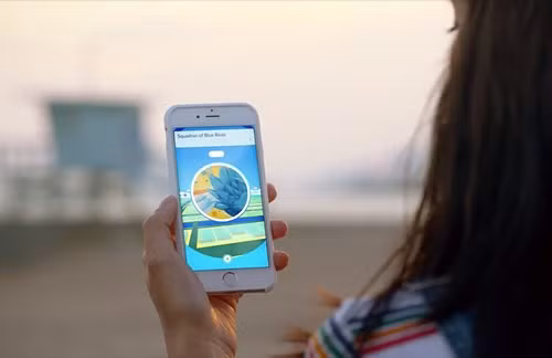 Giới nữ cũng khó thoát khỏi sự "cám dỗ" của Pokémon GO. Giới nữ cũng khó thoát khỏi sự "cám dỗ" của Pokémon GO.