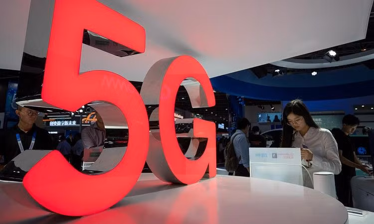 Quảng cáo 5G tại một hội chợ công nghệ ở Trung Quốc hồi năm 2019. Ảnh: AFP. Quảng cáo 5G tại một hội chợ công nghệ ở Trung Quốc hồi năm 2019. Ảnh: AFP.