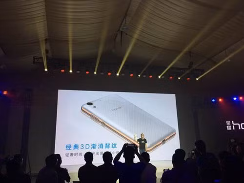 Điện thoại Honor 5A chính thức đượcHuaweira mắt. Điện thoại Honor 5A chính thức đượcHuaweira mắt.