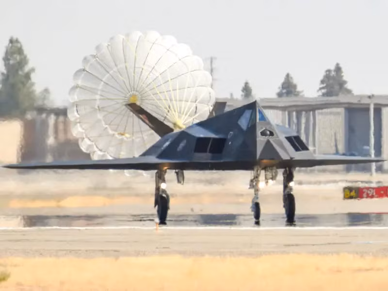 Một chiếc F-117 Nighthawk hạ cánh sau chuyến bay vào tháng 9/2021 (Ảnh: USAF).