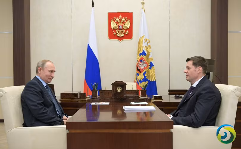 Ông Alexey Mordashov, chủ tịch Công ty gang thép Severstal (phải), tài sản bị mất hơn 11 tỷ USD do lệnh trừng phạt của phương Tây (Ảnh: Sohu).