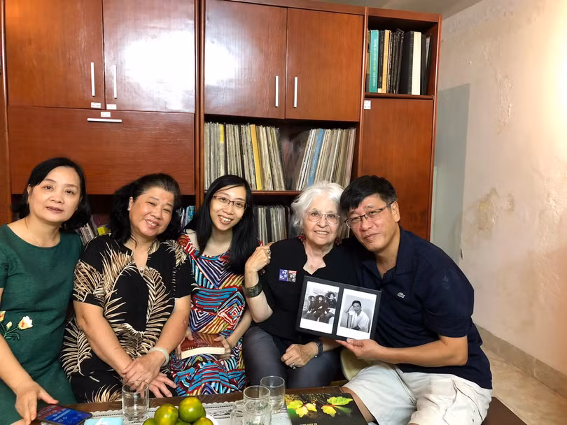  bà Judy Gumbo thăm nhà Xuân Oanh, 2020.jpg