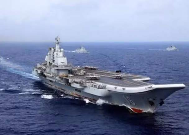 Biên đội tàu sân bay Liêu Ninh của Trung Quốc vào Biển Đông trưa 10/4 (Ảnh: Đông Phương).