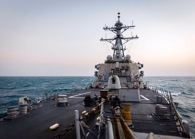 Tàu USS John McCain mang tên lửa dẫn đường của Hạm đội 7 đi xuyên qua eo biển Đài Loan hôm 7/4 (Ảnh: HĐ7). Tàu USS John McCain mang tên lửa dẫn đường của Hạm đội 7 đi xuyên qua eo biển Đài Loan hôm 7/4 (Ảnh: HĐ7).