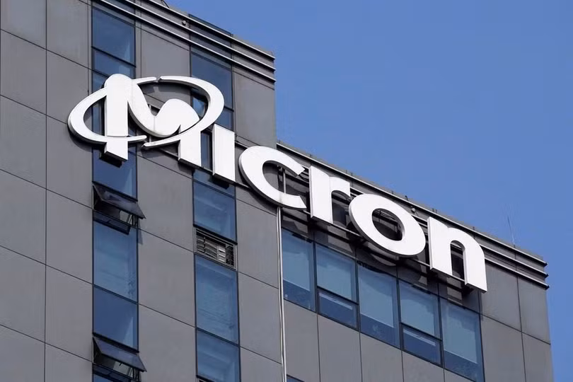 Logo của Micron Technology Inc. ở Thượng Hải, Trung Quốc ngày 25/5/2023 (Ảnh: Reuters)