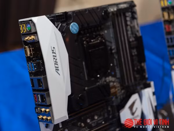 Cận cảnh một bo mạch chủ AORUS. Cận cảnh một bo mạch chủ AORUS.