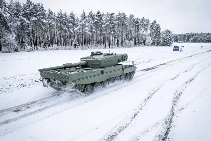 xe-tang-leopard-2a4-02-7123.jpg