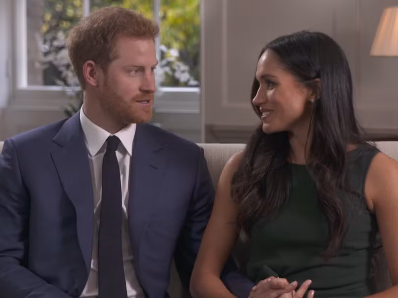 Chấm điểm gu thời trang của công nương Kate Middleton và Meghan Marke qua các tấm hình chia sẻ trên Internet ảnh 12
