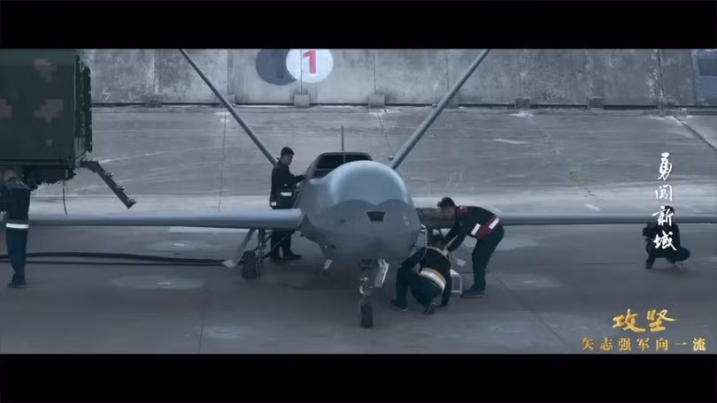 Kyrgyzstan thuat vien va WZ-10.jpg