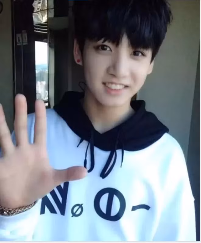 Trước khi trở thành ngôi sao lớn, thành viên BTS được phát hiện như thế nào? ảnh 22