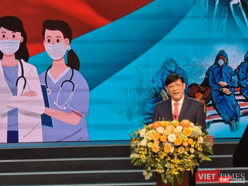 Bộ trưởng Bộ Y tế Nguyễn Thanh Long ôn lại những chặng đường lịch sử với nhiều chiến công hào hùng, nhiều thành tích vẻ vang của ngành y tế
