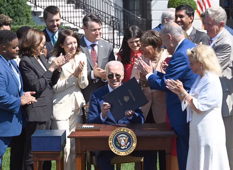 Joe Biden ki Dao luat Chip.jpg