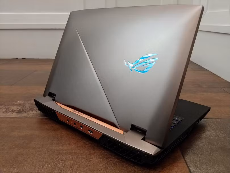 Asus ROG G703 là một trong những laptop đầu tiên sử dụng vi xử lý Core i9 của Intel. Nguồn: CNET