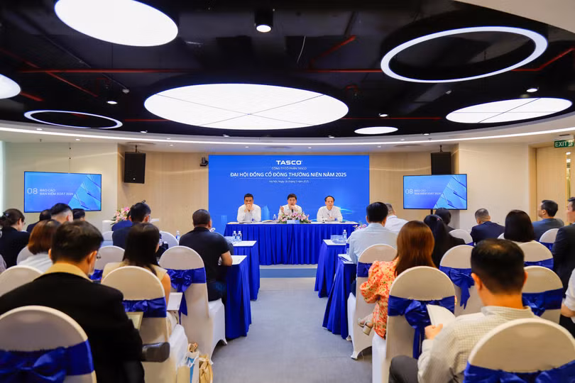 Toàn cảnh phiên họp Đại hội đồng cổ đông của Tasco năm 2025.JPG