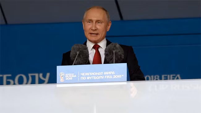 Tổng thống Nga Vladimir Putin phát biểu trong lễ khai mạc tại sân vận động Luzhniki. Tổng thống Nga Vladimir Putin phát biểu trong lễ khai mạc tại sân vận động Luzhniki.