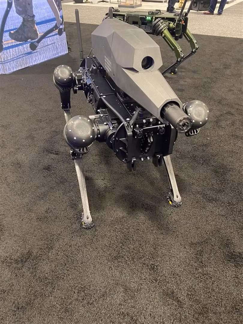Chó robot SPUR nhìn chính diện (Ảnh: Thedrive). Chó robot SPUR nhìn chính diện (Ảnh: Thedrive).
