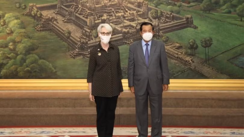 Thứ trưởng Ngoại giao Mỹ Wendy Sherman gặp Thủ tướng Campuchia Hunsen tháng 6/2021 (Ảnh: Khmer Times).