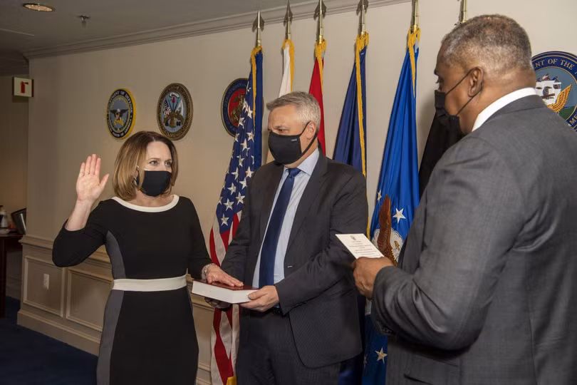 Bà Kathleen Hicks tuyên thệ nhậm chức Thứ trưởng Bộ Quốc phòng Mỹ tại Lầu Năm Góc hôm 9/2/2021 (Ảnh: Airforce).