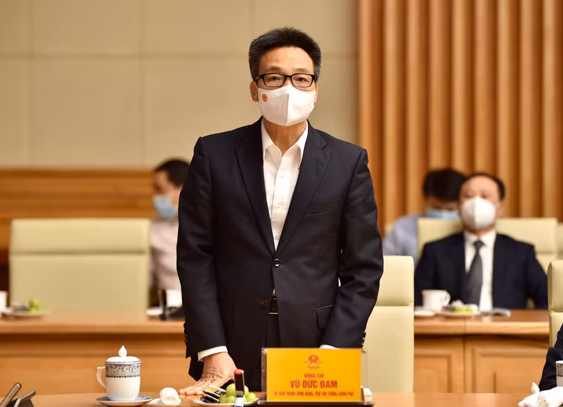 Phó Thủ tướng Vũ Đức Đam: Tất cả lực lượng y tế có sự hy sinh vô cùng cao quý, nỗ lực phi thường mà không thể tuyên dương, khen thưởng hết được. Ảnh: VGP/Nhật Bắc Phó Thủ tướng Vũ Đức Đam: Tất cả lực lượng y tế có sự hy sinh vô cùng cao quý, nỗ lực phi thường mà không thể tuyên dương, khen thưởng hết được. Ảnh: VGP/Nhật Bắc